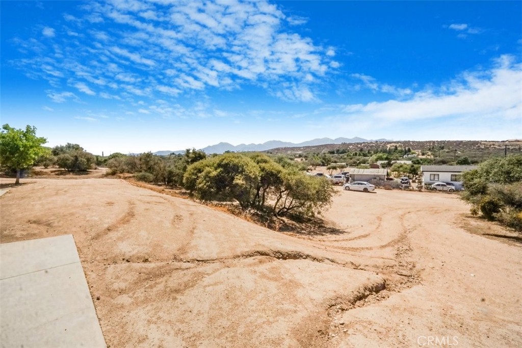 11221 Omelveny Road Oak Hills, CA 92344 - Photo 37 of 40