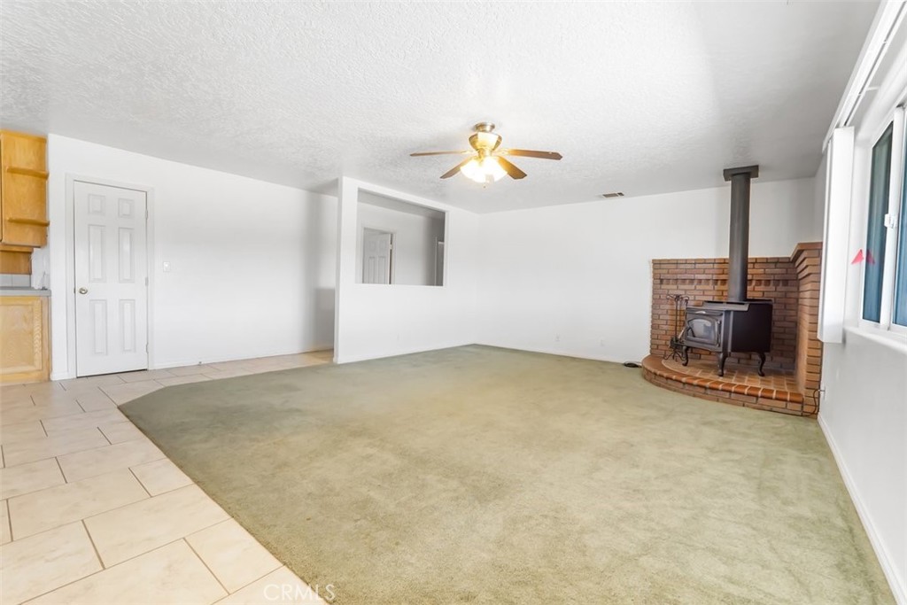 11221 Omelveny Road Oak Hills, CA 92344 - Photo 6 of 40 Living Room