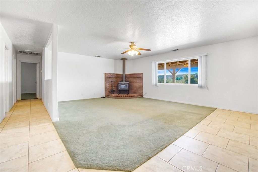 11221 Omelveny Road Oak Hills, CA 92344 - Photo 7 of 40