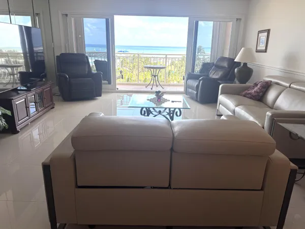 $3,800 | 328 North Ocean Boulevard, Unit 706, Pompano Beach, FL 33062