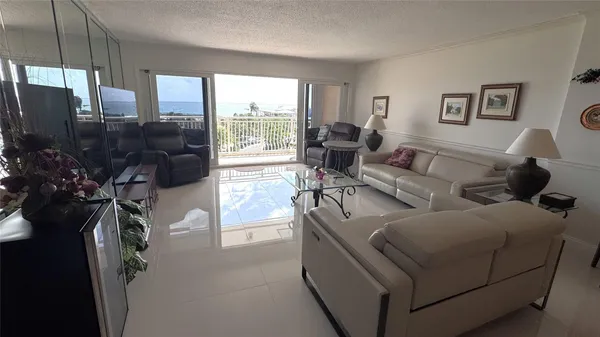 $3,800 | 328 North Ocean Boulevard, Unit 706, Pompano Beach, FL 33062