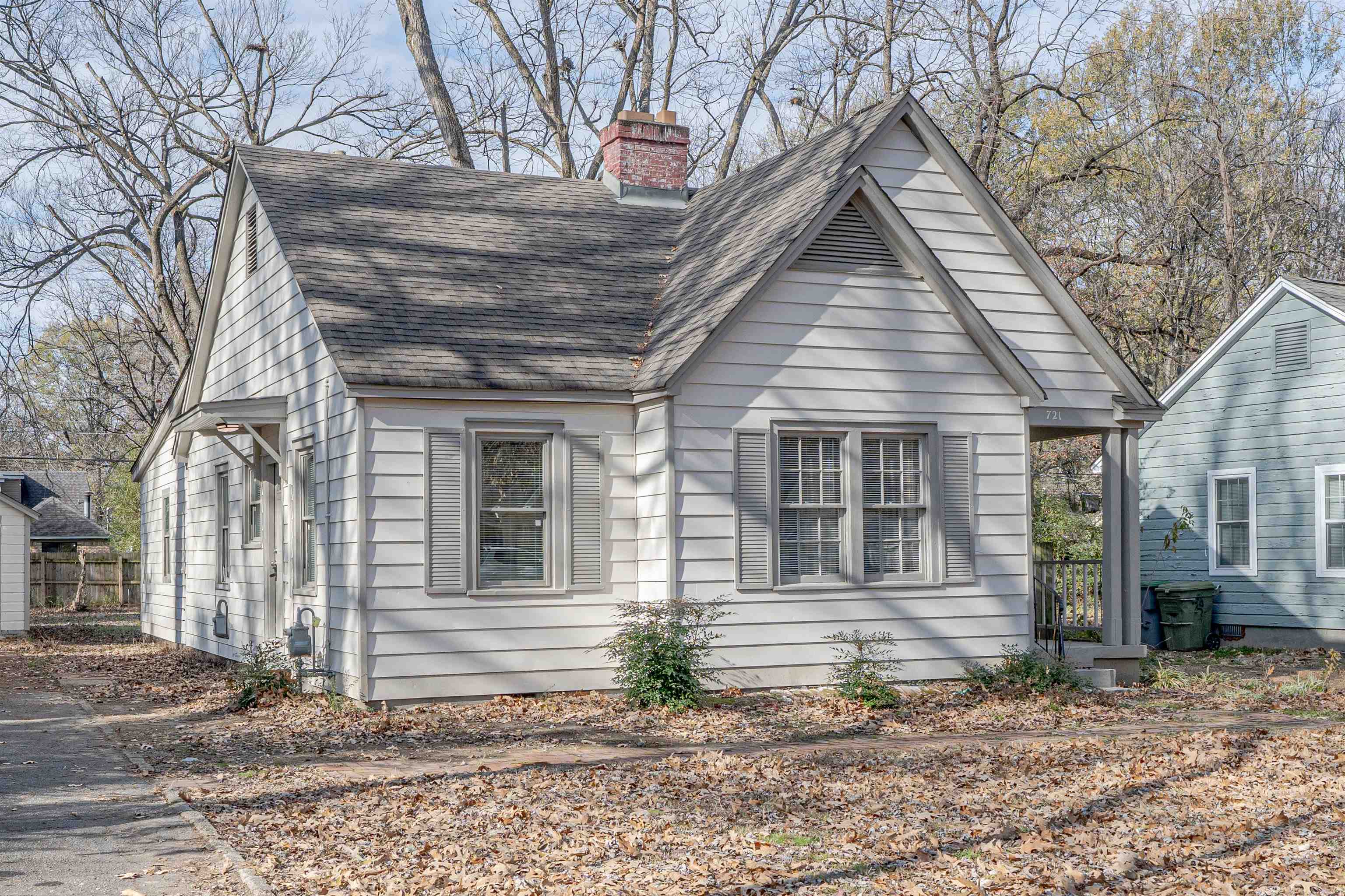 721 South Graham Street Memphis, TN 38111 - Photo 23 of 28 a front view of a house with garden