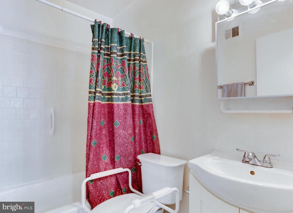 8606 Contee Road Laurel, MD 20708 - Photo 20 of 28 Full Bath - Hallway