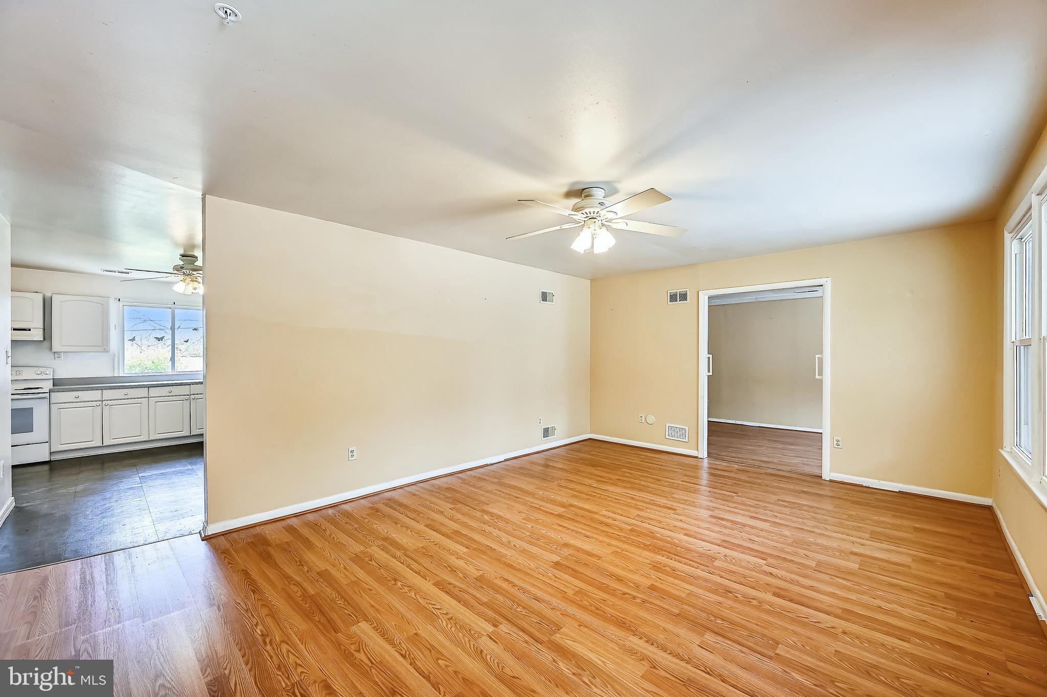 8606 Contee Road Laurel, MD 20708 - Photo 4 of 28 Living Room