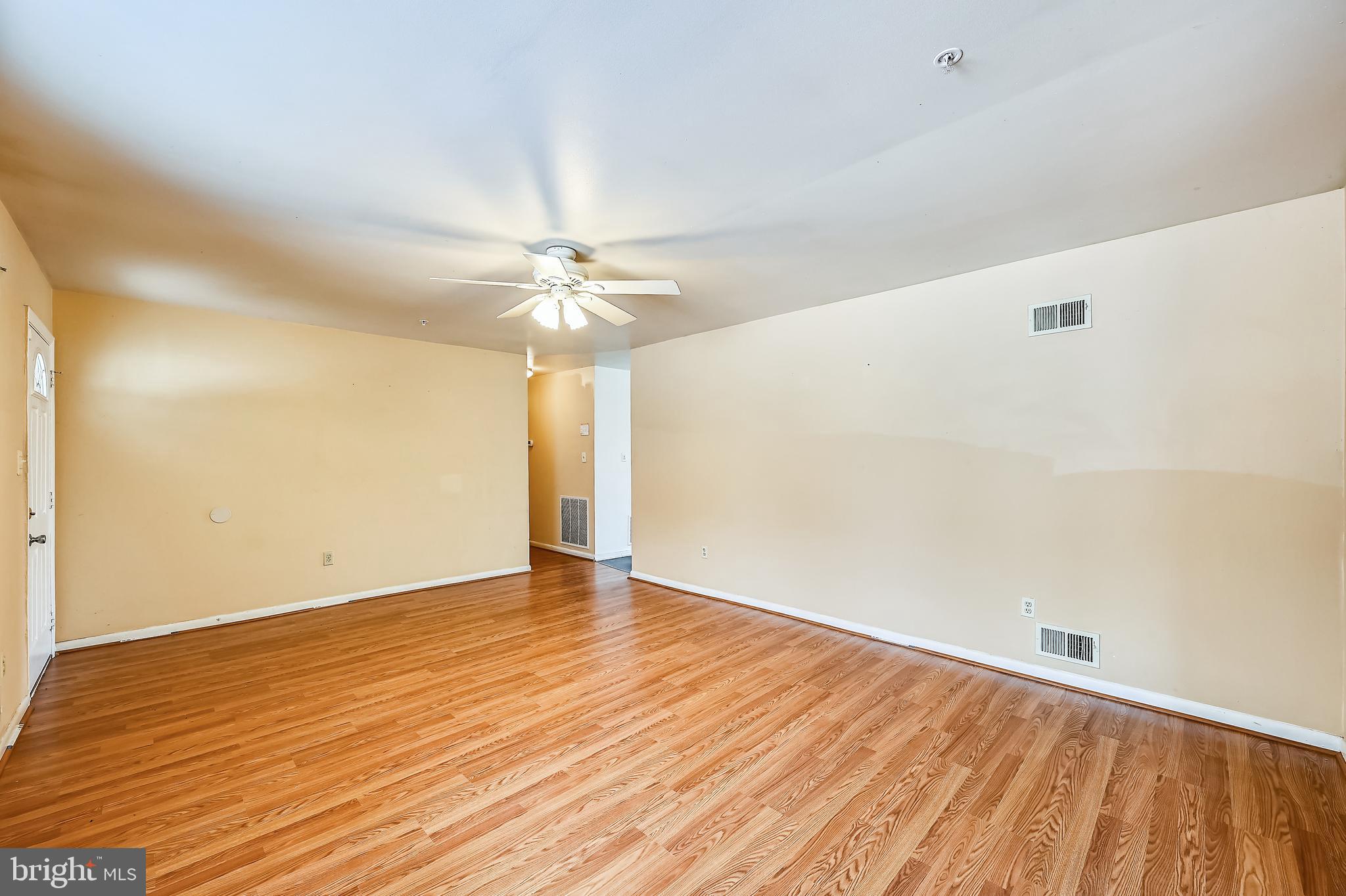 8606 Contee Road Laurel, MD 20708 - Photo 5 of 28 Living Room