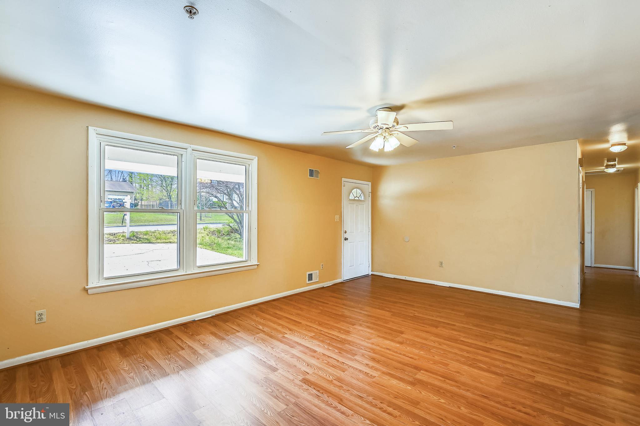 8606 Contee Road Laurel, MD 20708 - Photo 6 of 28 Living Room