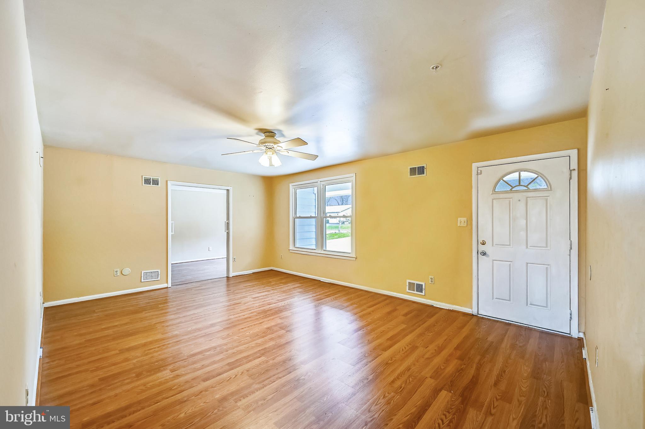 8606 Contee Road Laurel, MD 20708 - Photo 7 of 28 Living Room