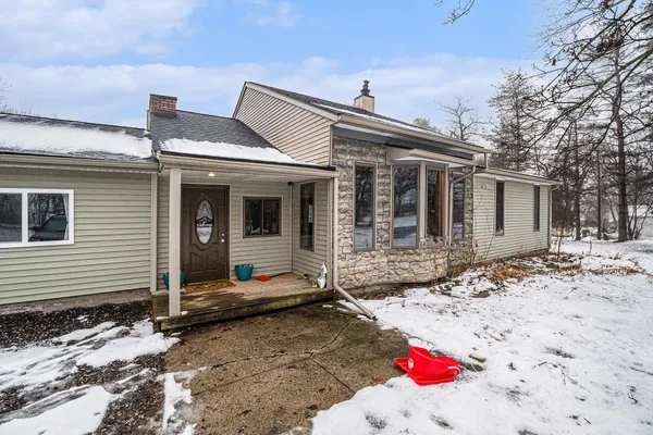 $344,500 | 323 South Truhn Road, Fowlerville, MI 48836