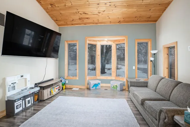 $373,000 | 323 South Truhn Road, Fowlerville, MI 48836