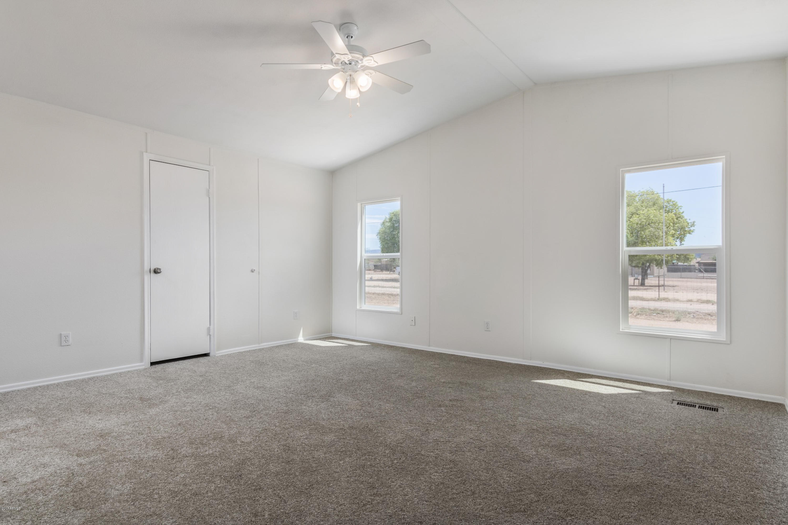 806 East Maddock Road Phoenix, AZ 85086 - Photo 21 of 42 0026-Maddock (27)