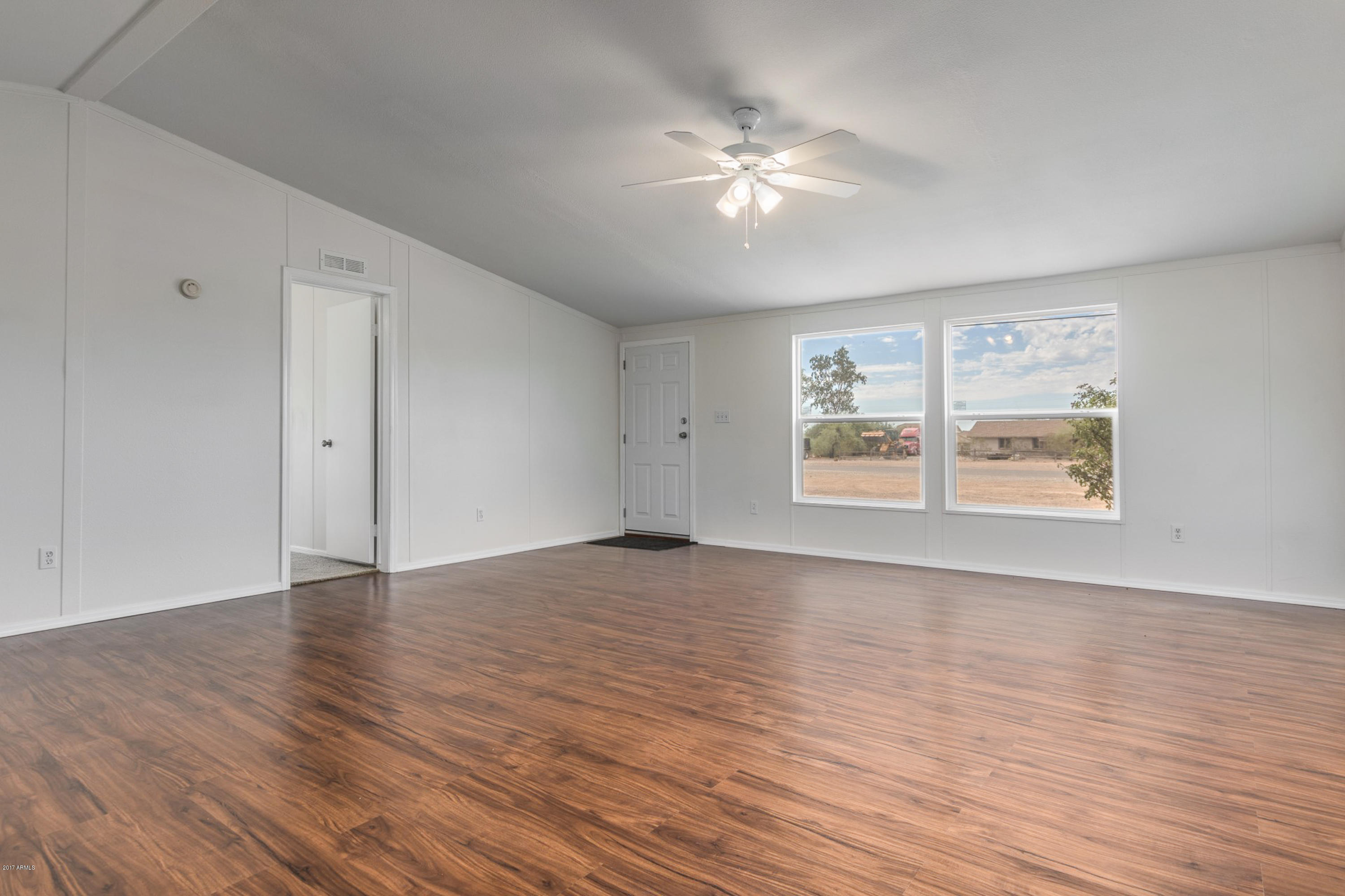 806 East Maddock Road Phoenix, AZ 85086 - Photo 3 of 42 0007-Maddock (8)