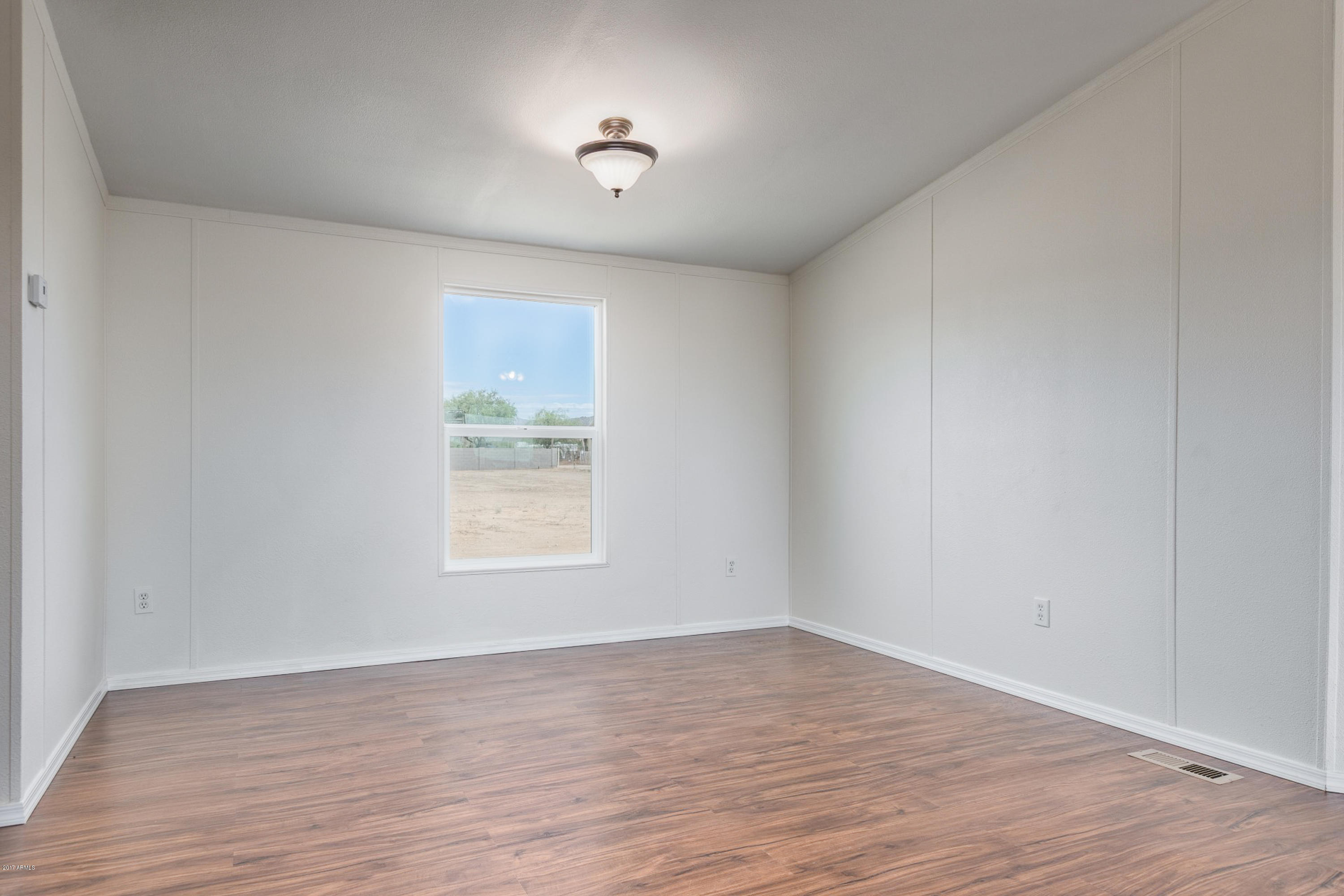 806 East Maddock Road Phoenix, AZ 85086 - Photo 6 of 42 0010-Maddock (11)