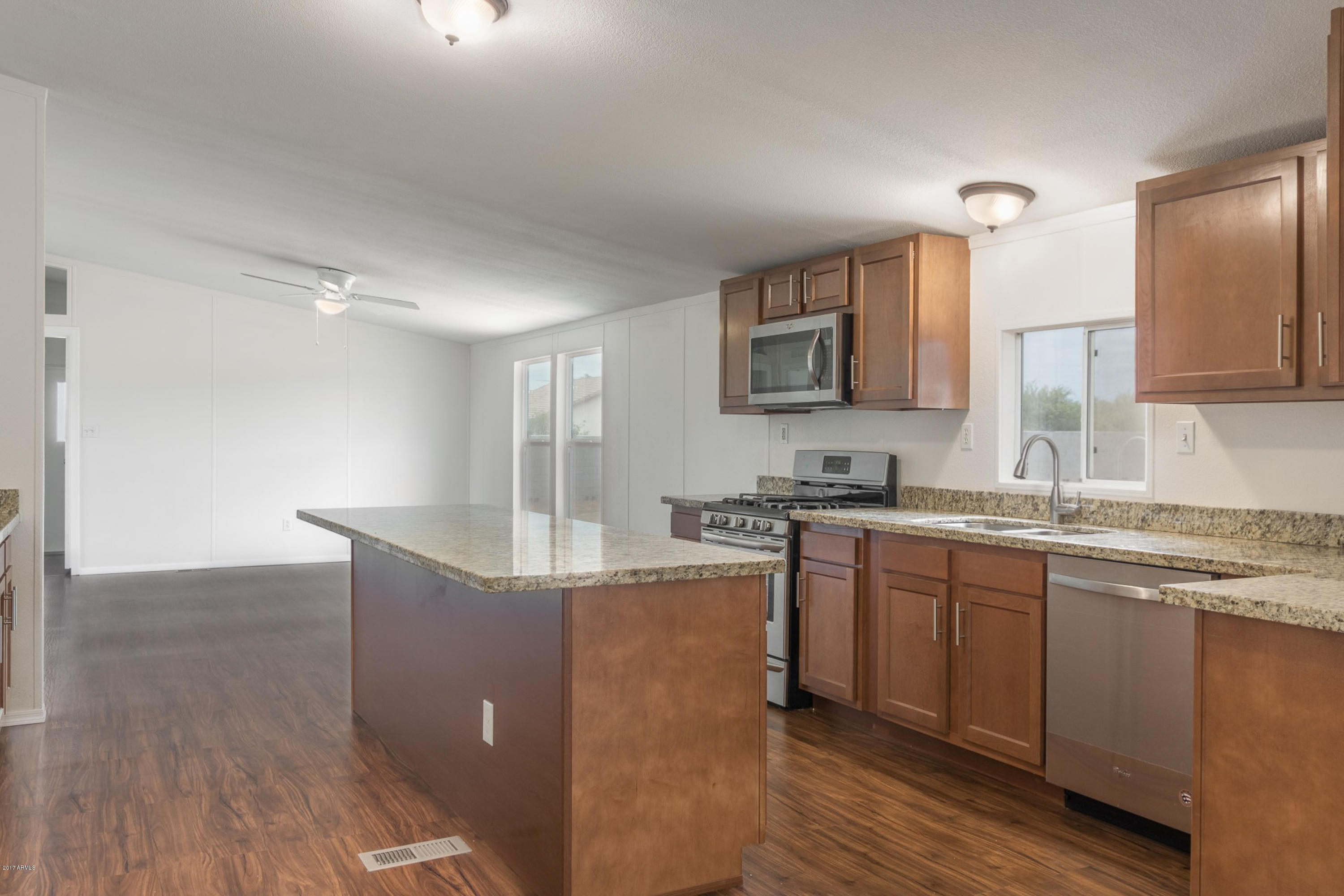 806 East Maddock Road Phoenix, AZ 85086 - Photo 7 of 42 0011-Maddock (12)
