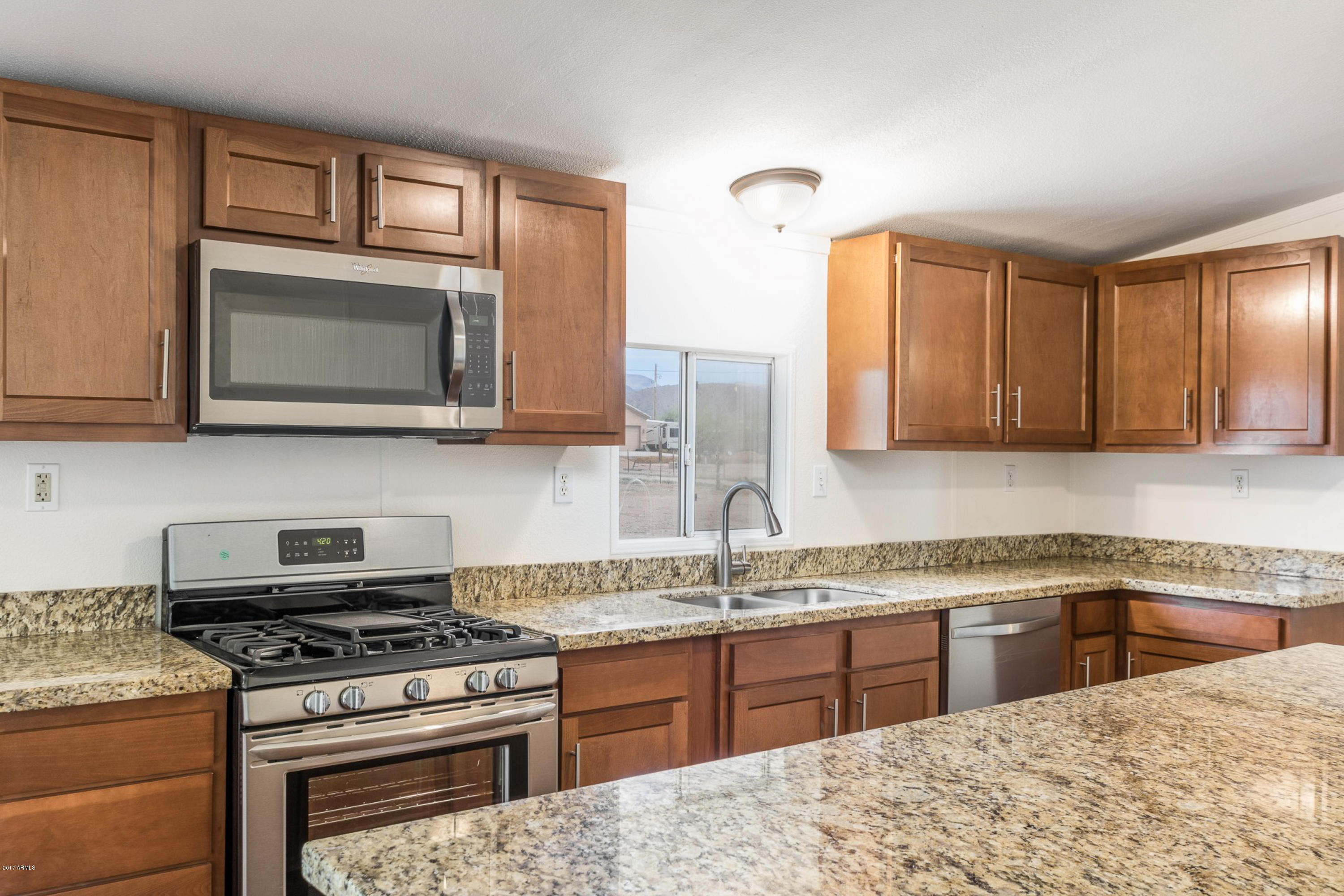 806 East Maddock Road Phoenix, AZ 85086 - Photo 9 of 42 0013-Maddock (14)