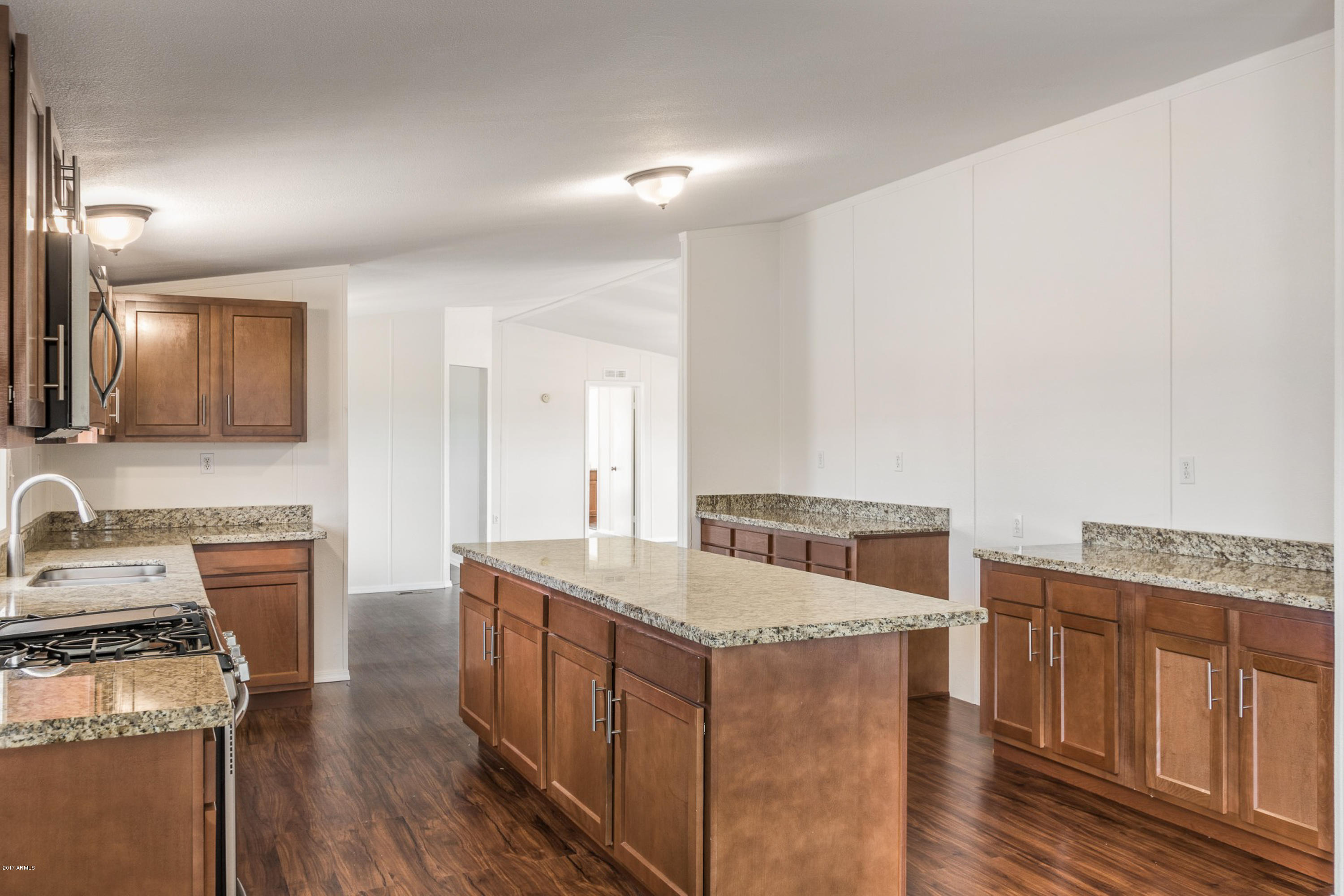 806 East Maddock Road Phoenix, AZ 85086 - Photo 10 of 42 0014-Maddock (15)