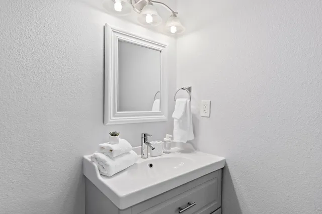 $2,500 | 909 Reinli Street, Unit 116, Austin, TX 78751