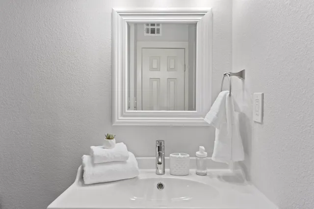 $2,500 | 909 Reinli Street, Unit 116, Austin, TX 78751