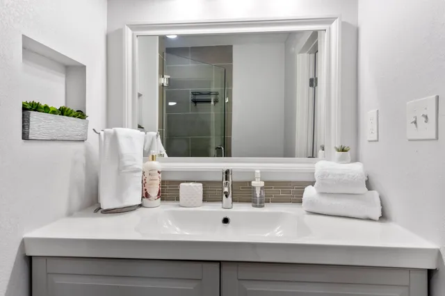 $2,500 | 909 Reinli Street, Unit 116, Austin, TX 78751