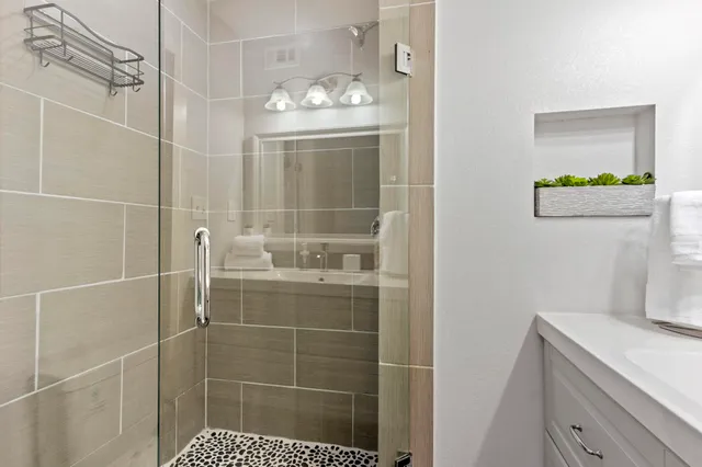 $2,500 | 909 Reinli Street, Unit 116, Austin, TX 78751