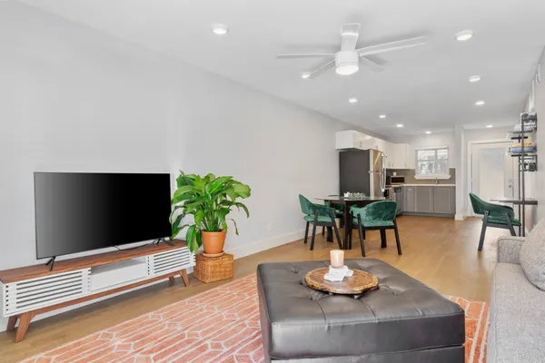 $2,000 | 909 Reinli Street, Unit 116, Austin, TX 78751
