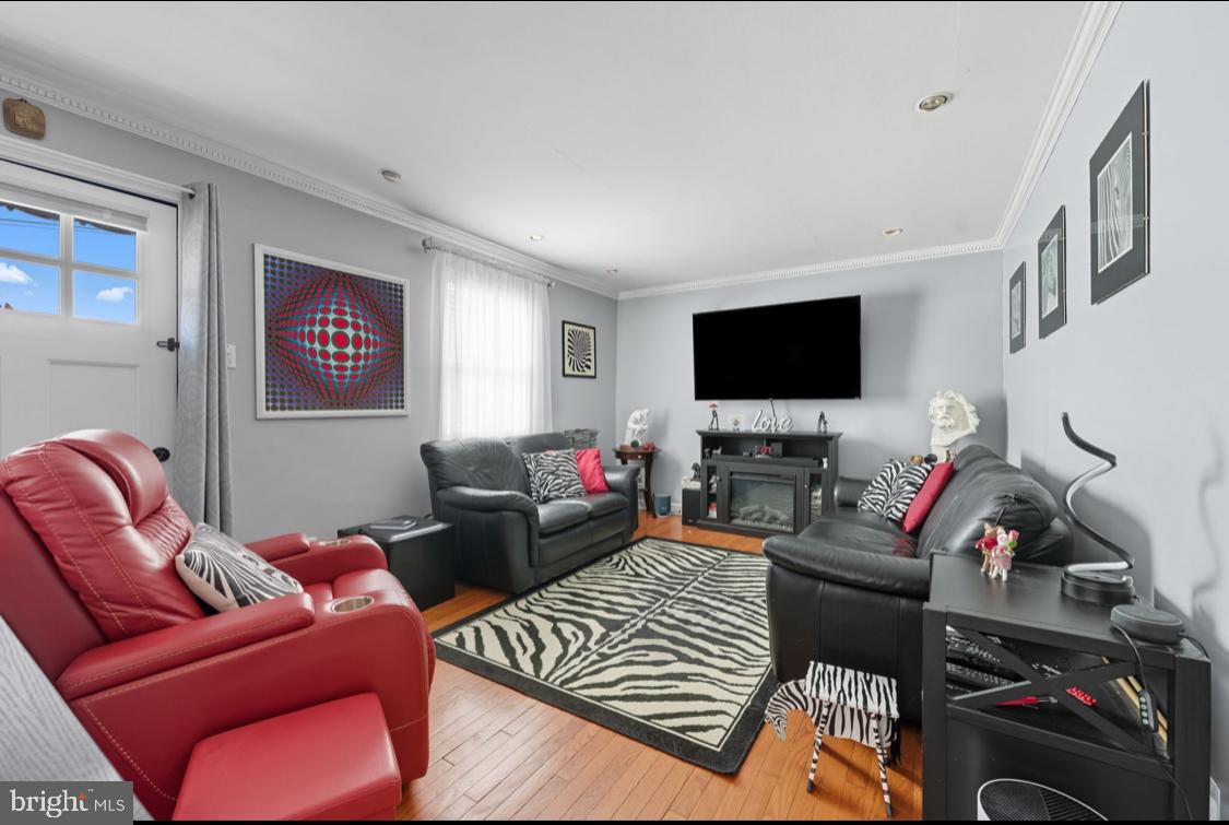 914 Thornton Road Upper Chichester, PA 19061 - Photo 7 of 29 a living room with furniture and a flat screen tv