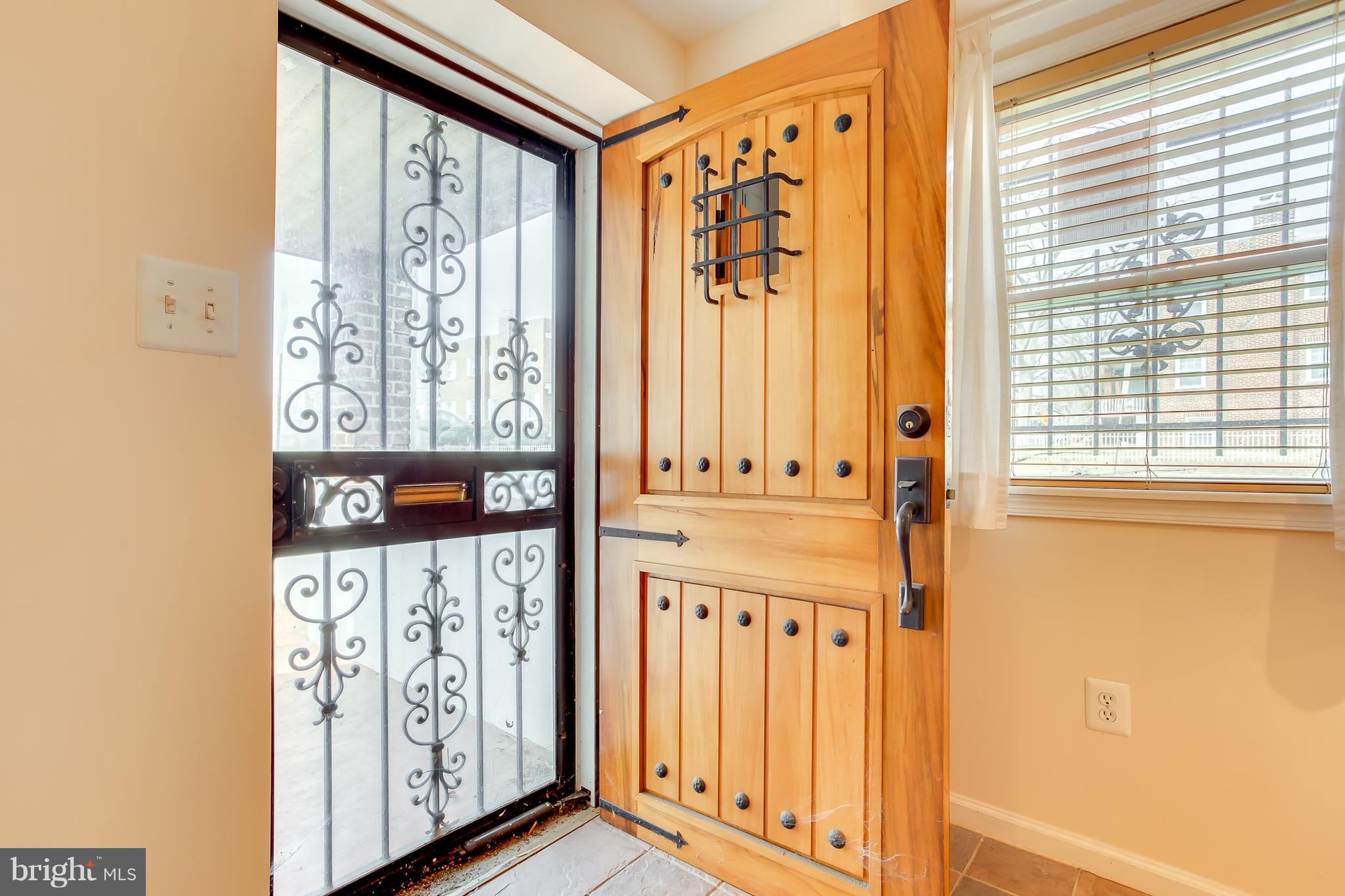 441 21st Street Northeast, Unit B Washington, DC 20002 - Photo 5 of 23 Front entrance door