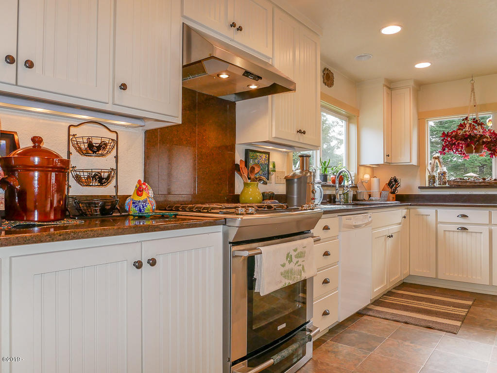4109 Logsden Road Siletz, OR 97380 - Photo 6 of 40 Kitchen