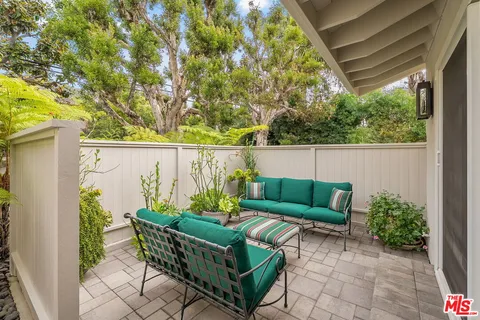 $4,998,000 | 837 North Bundy Drive, Los Angeles, CA 90049