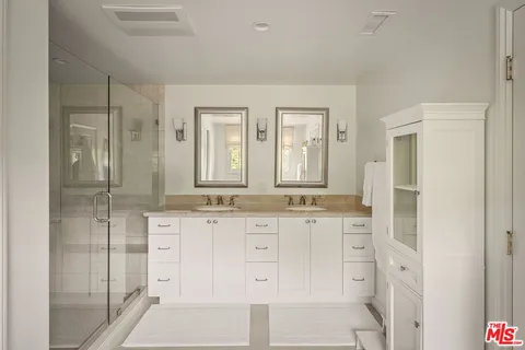 $4,998,000 | 837 North Bundy Drive, Los Angeles, CA 90049