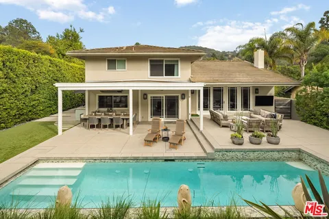 $4,998,000 | 837 North Bundy Drive, Los Angeles, CA 90049