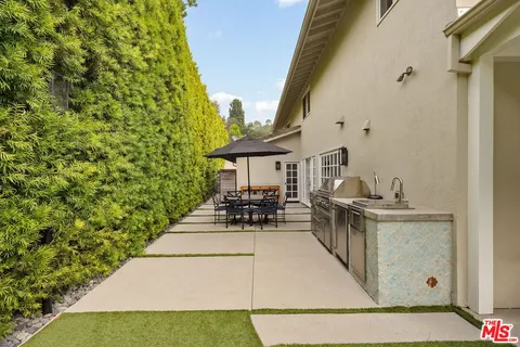 $4,998,000 | 837 North Bundy Drive, Los Angeles, CA 90049