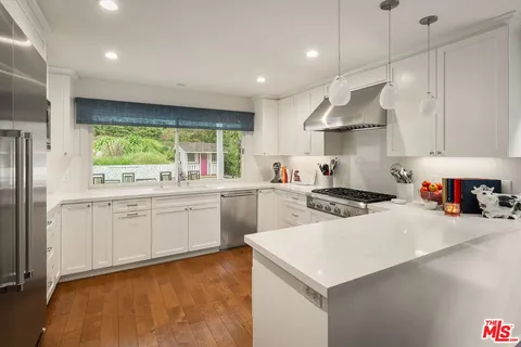 $4,998,000 | 837 North Bundy Drive, Los Angeles, CA 90049