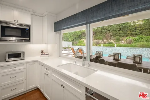 $4,998,000 | 837 North Bundy Drive, Los Angeles, CA 90049