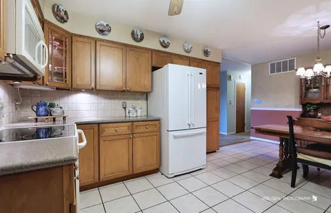 $400,000 | 518 Oak Street, Elk Grove Village, IL 60007