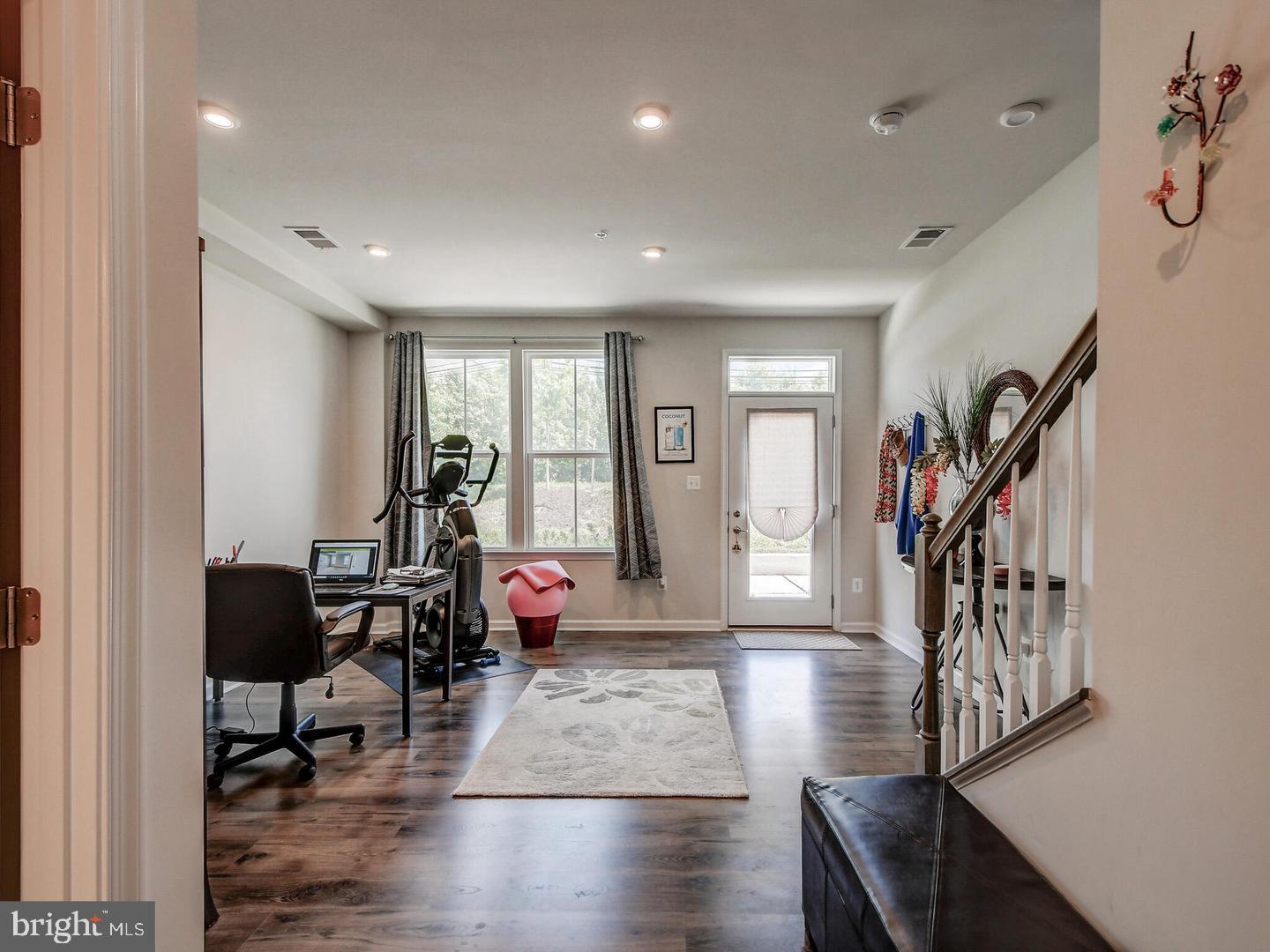 7511 Mundell Road Hanover, MD 21076 - Photo 5 of 26 Foyer, Open space