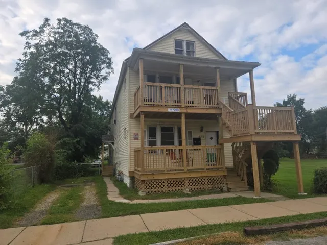 $149,900 | 615 Frances Street, Phoenix, IL 60426