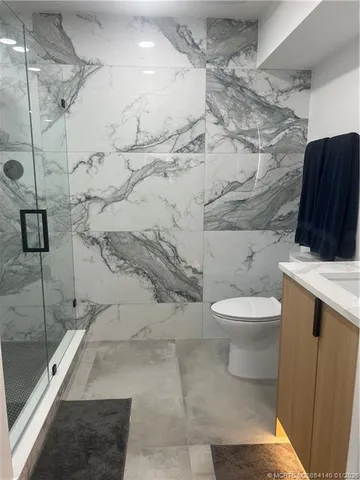 a bathroom with a toilet and a shower