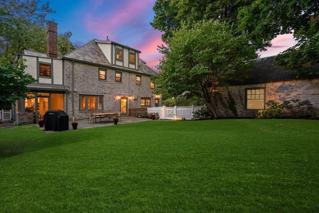 14 Prentice Road Newton, MA 02459 - Photo 2 of 42