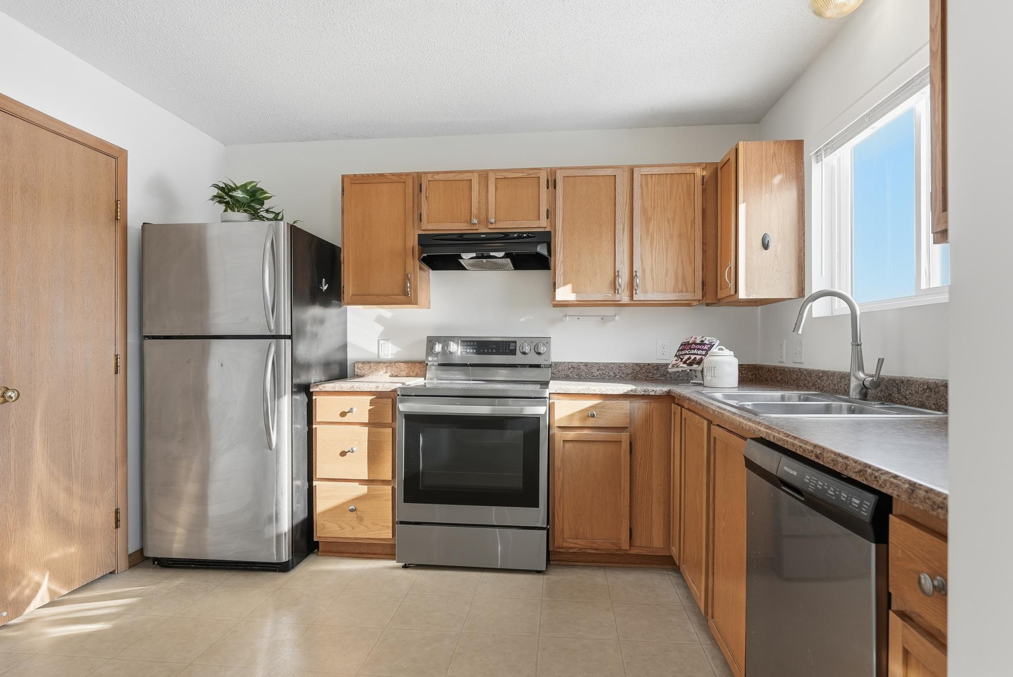 13098 Murdock Terrace Eden Prairie, MN 55347 - Photo 5 of 27