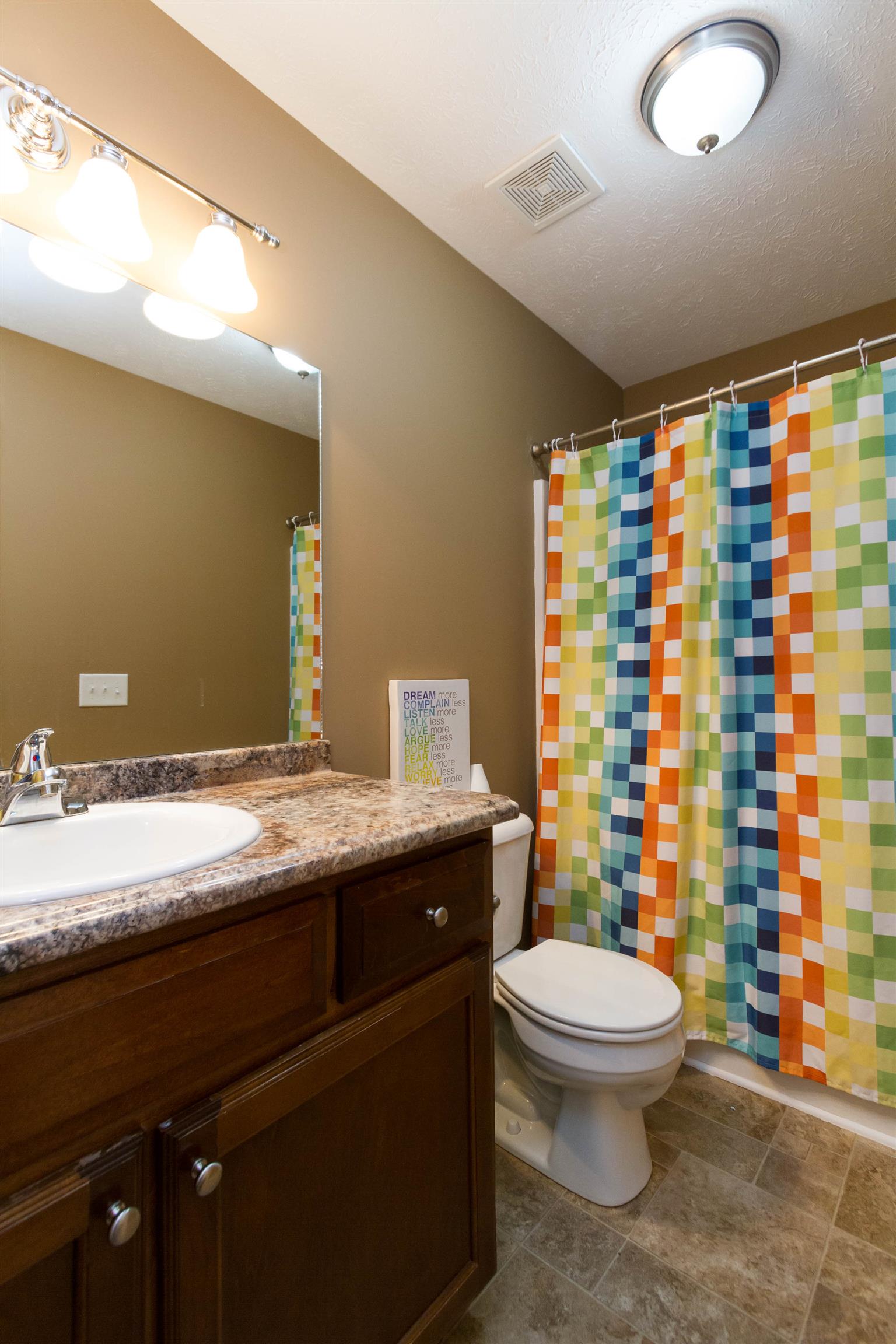 2065 Friendship Road Cross Plains, TN 37049 - Photo 21 of 30 Guest Bath with Tile Tub/Shower Combo!