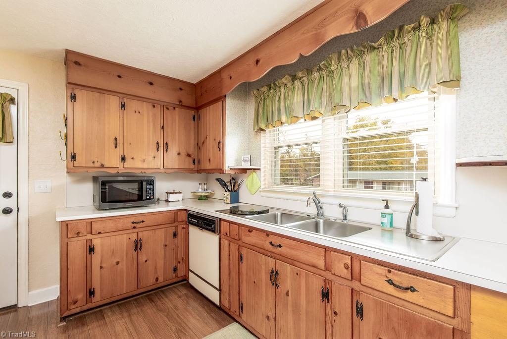 232 Joe Moore Road Thomasville, NC 27360 - Photo 4 of 20