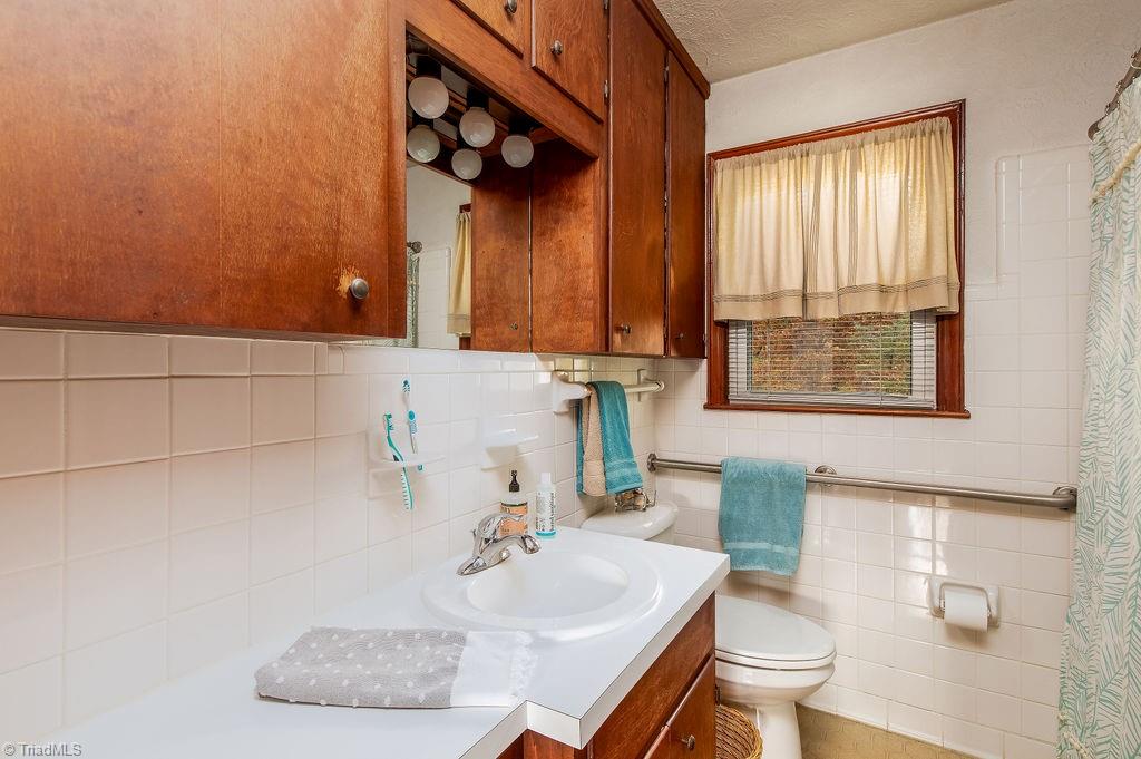 232 Joe Moore Road Thomasville, NC 27360 - Photo 9 of 20