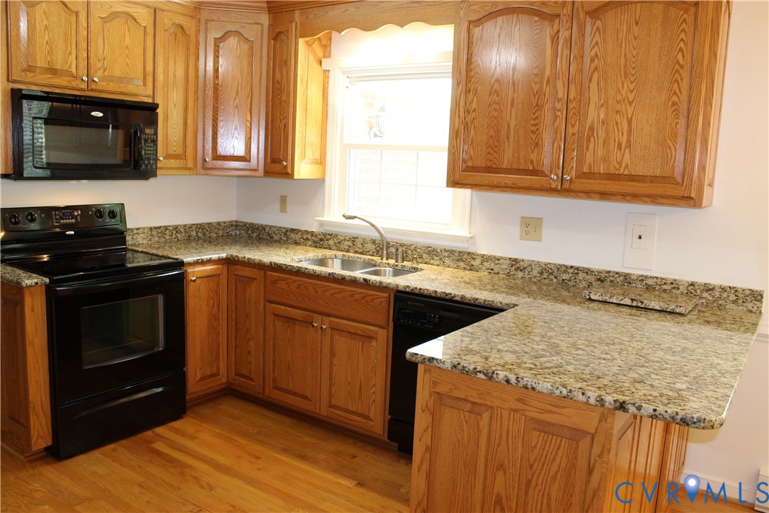 16524 Benmore Road Moseley, VA 23120 - Photo 18 of 43 a kitchen with a stove and a microwave