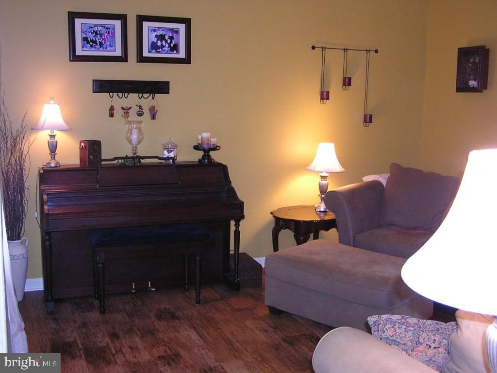 38 Greythorne Road Lancaster, PA 17603 - Photo 3 of 15 Gallery Image 3