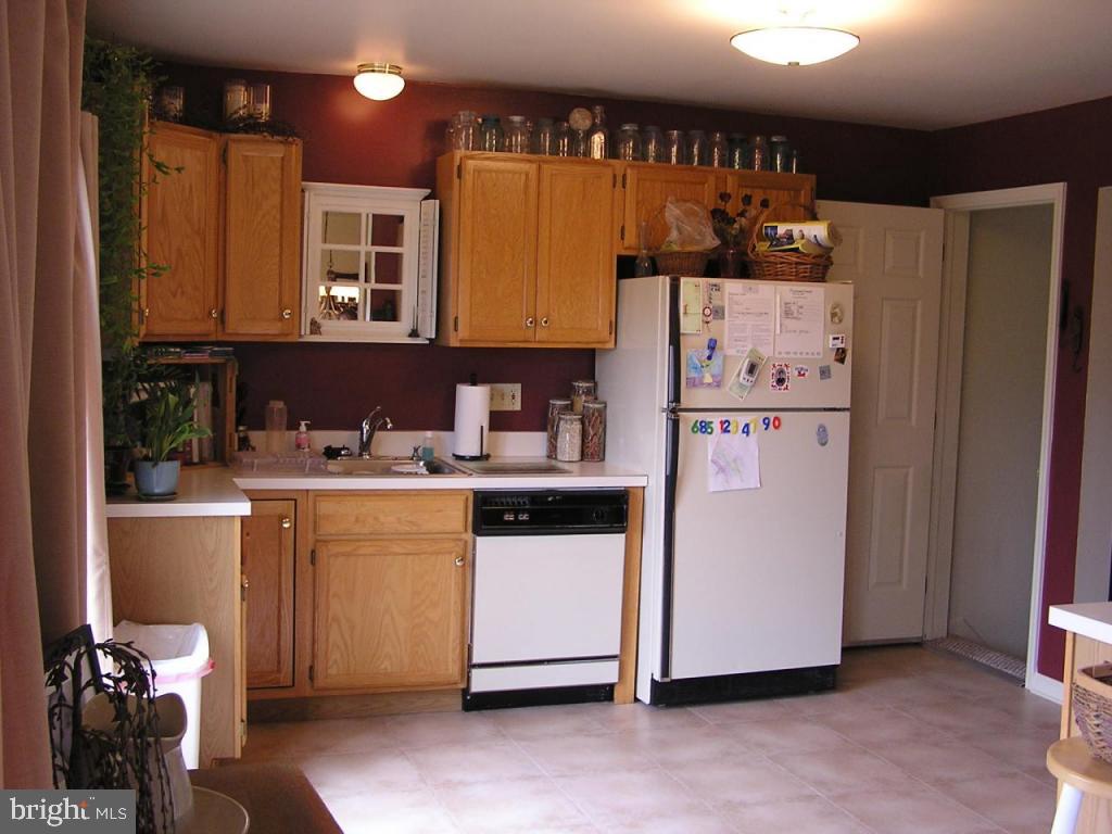 38 Greythorne Road Lancaster, PA 17603 - Photo 4 of 15 Gallery Image 4