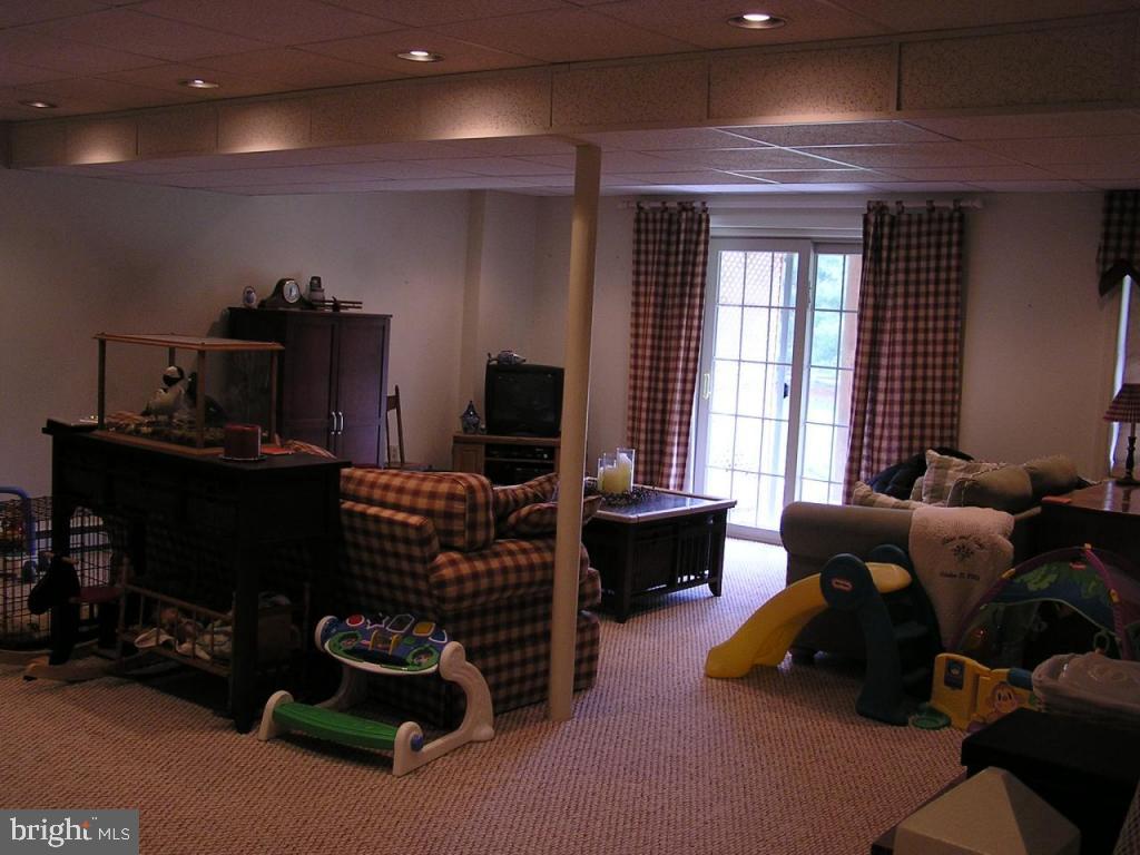 38 Greythorne Road Lancaster, PA 17603 - Photo 6 of 15 Gallery Image 6