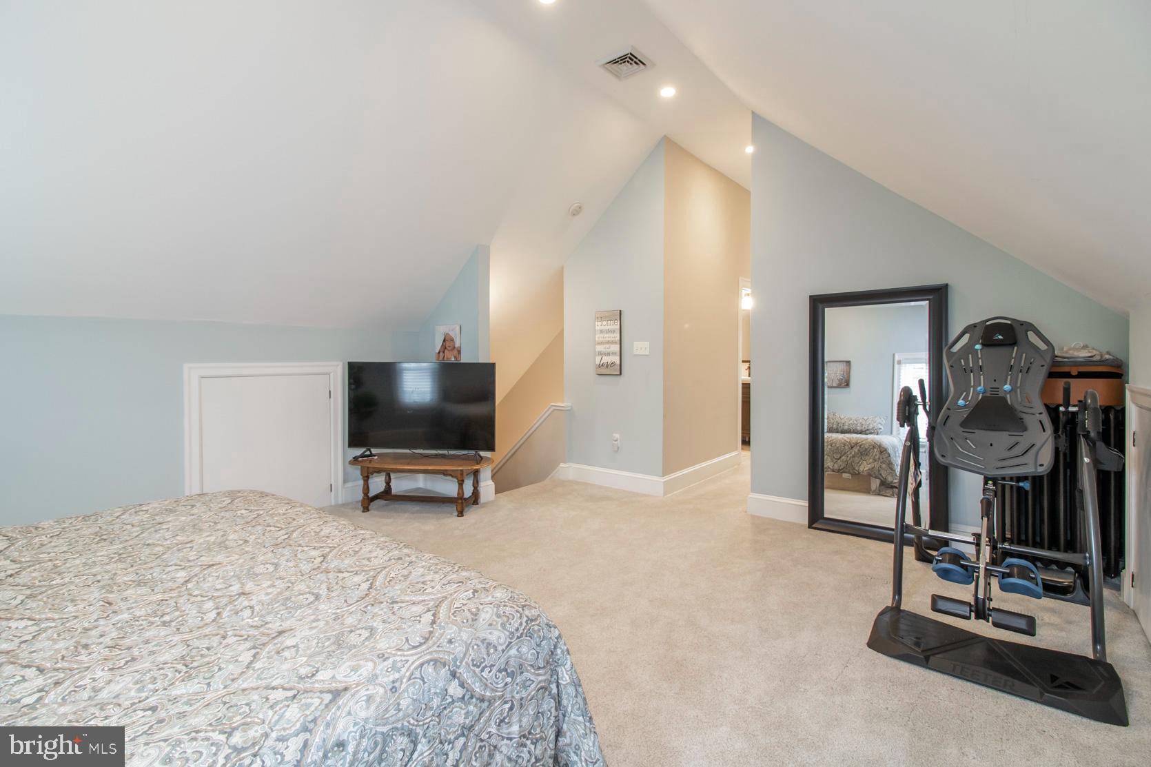 128 Kathmere Road Havertown, PA 19083 - Photo 27 of 46 Main Suite on third floor