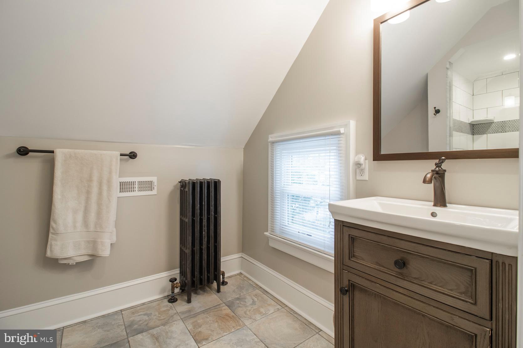 128 Kathmere Road Havertown, PA 19083 - Photo 31 of 46 Main Suite Bathroom
