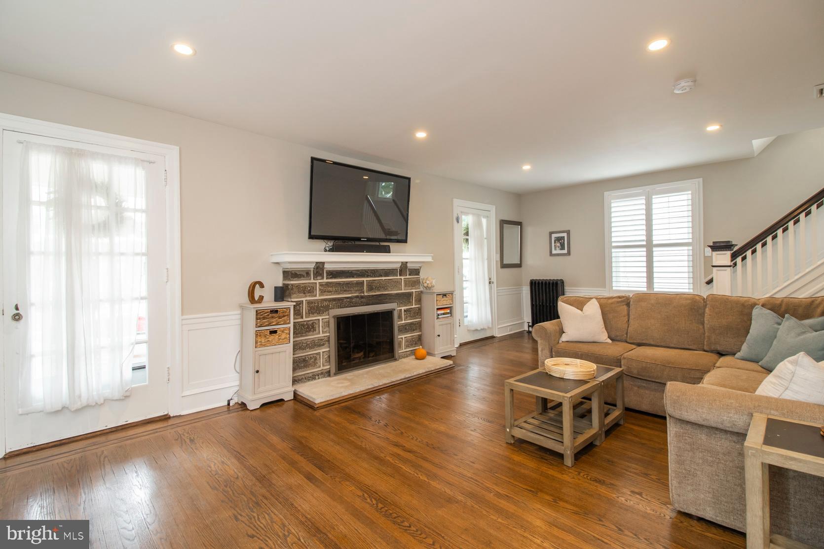 128 Kathmere Road Havertown, PA 19083 - Photo 6 of 46 Living Room