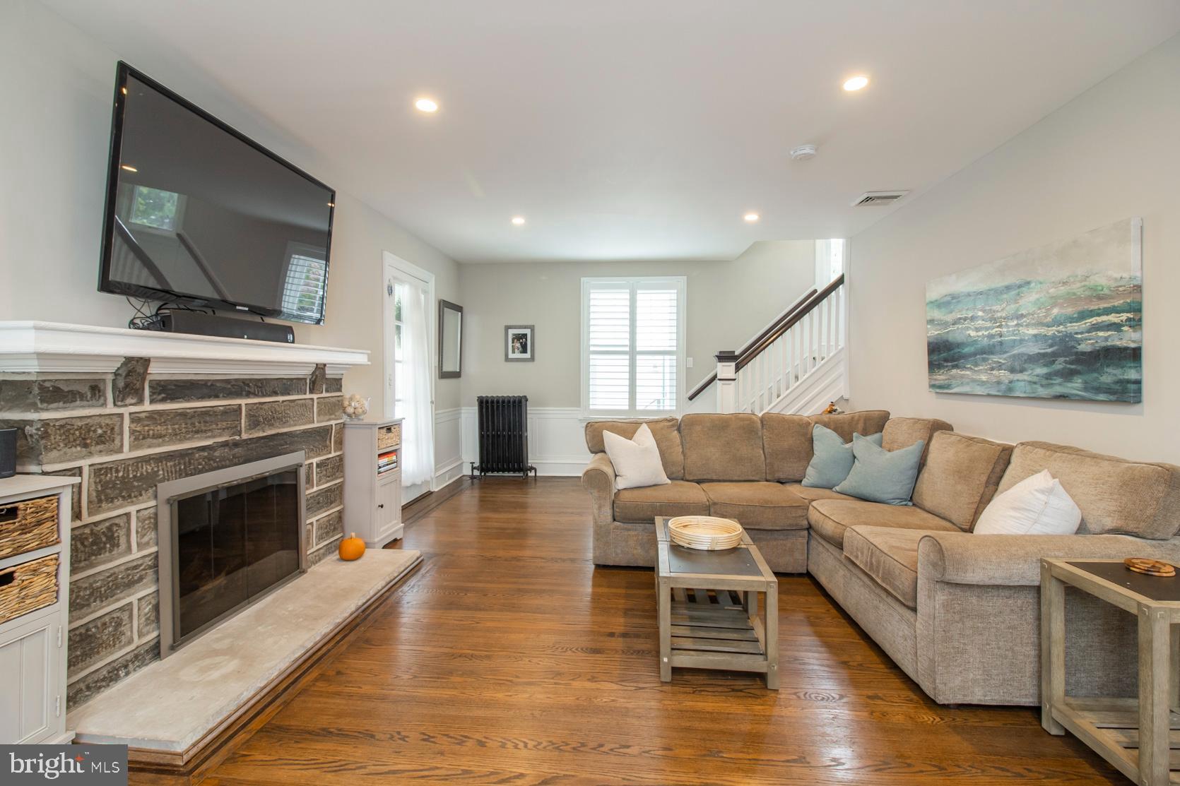 128 Kathmere Road Havertown, PA 19083 - Photo 7 of 46 Living Room